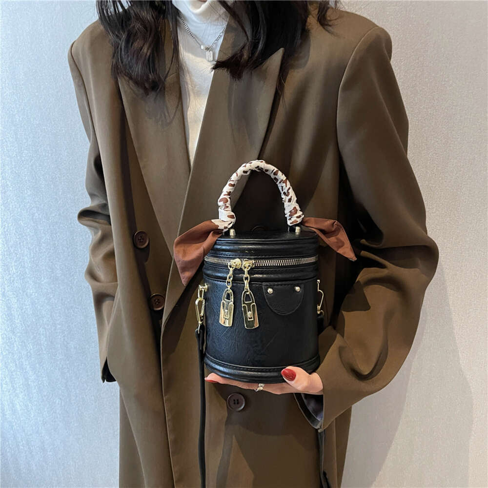 Free Shipping 2025S designer Toptrends Barrel Shape Mini Crossbody Bags For Women 2023 Trend Vintage Top Handle Shoulder Bag Bucket Ladies Handbags H6