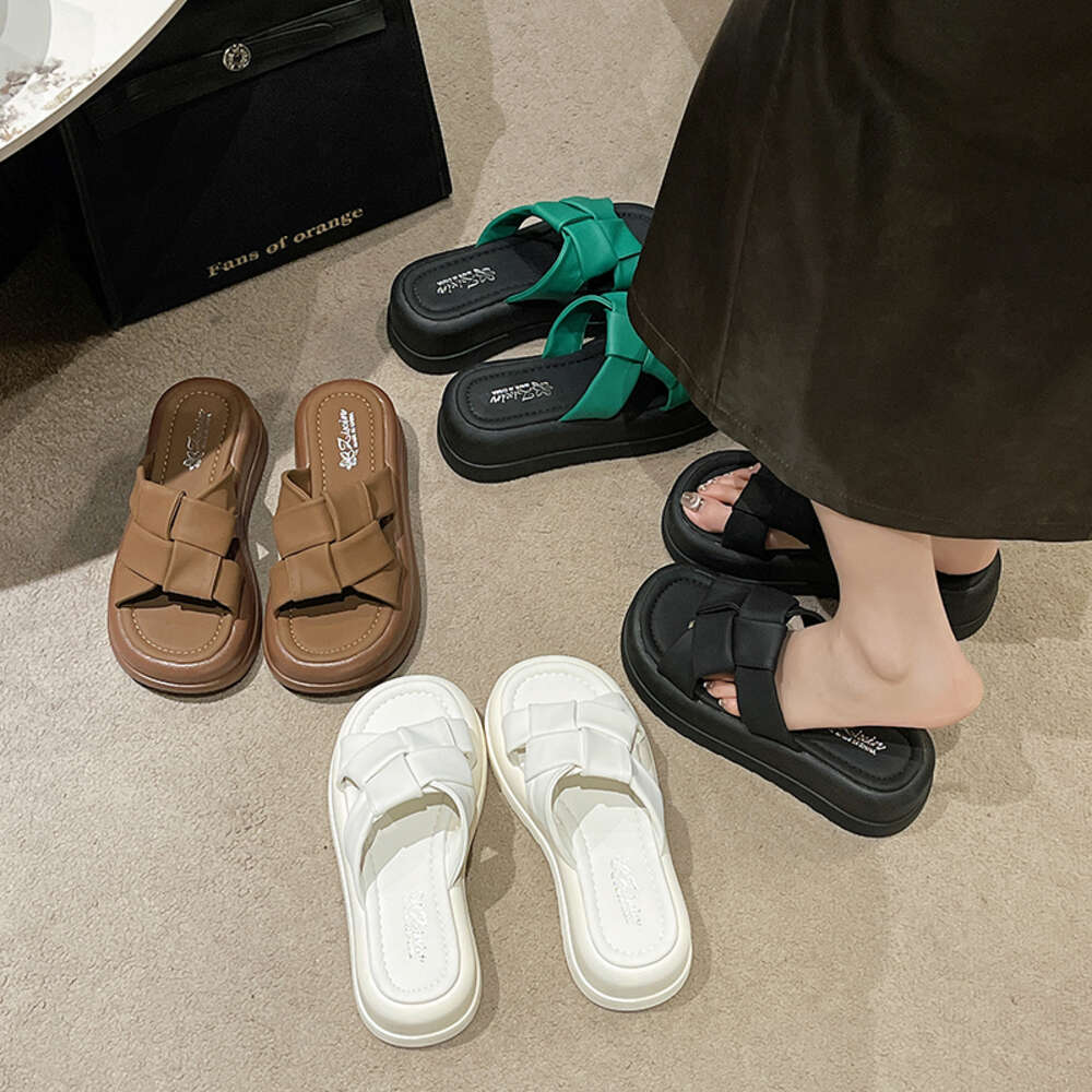 Dropshipping Custom 2024 Women's Flat Slides Comfortable Lightweight Summer Beach Ladies Fashion Slippers