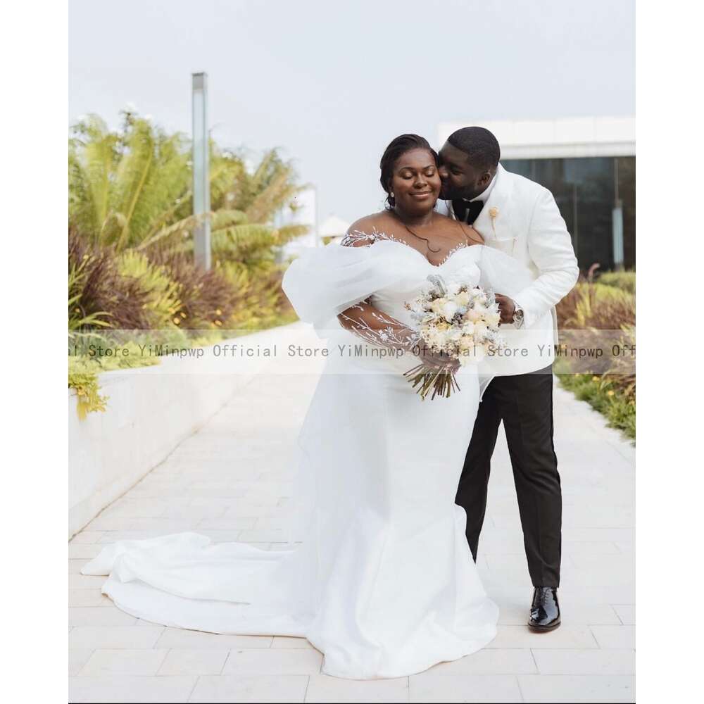 2024 Plus Size Mermaid Wedding Dresses Sheer Neck Long Sleeve Sweep Train Appliques Africa Bridal Gowns vestidos de novia