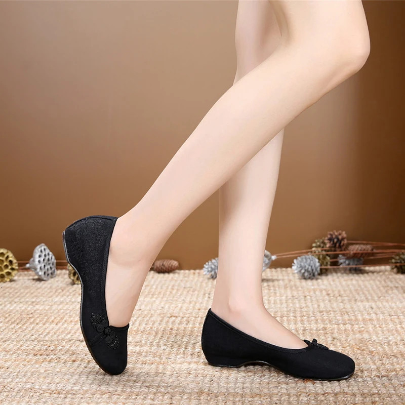 Veowalk Womens Cotton Fabric Embossed Smooth on Ballet Flat Retro Chinese Style Womens Casual Soft and Comfortable Ballet Shoes 240615