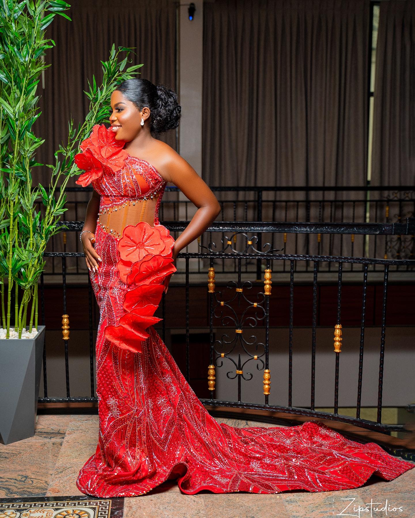 2024 Plus Size Mermaid Red Prom Dresses For Special Occasion Florals Crystals Sequined Evening Formal Party Second Reception Birthday Engagement Gowns