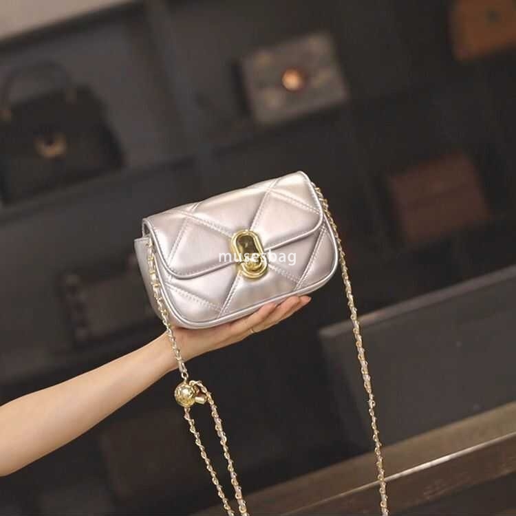 Hot selling trend small square bag new daily outfit simple and generous small bag for women fashionable diamond grid chain single shoulder crossbody b