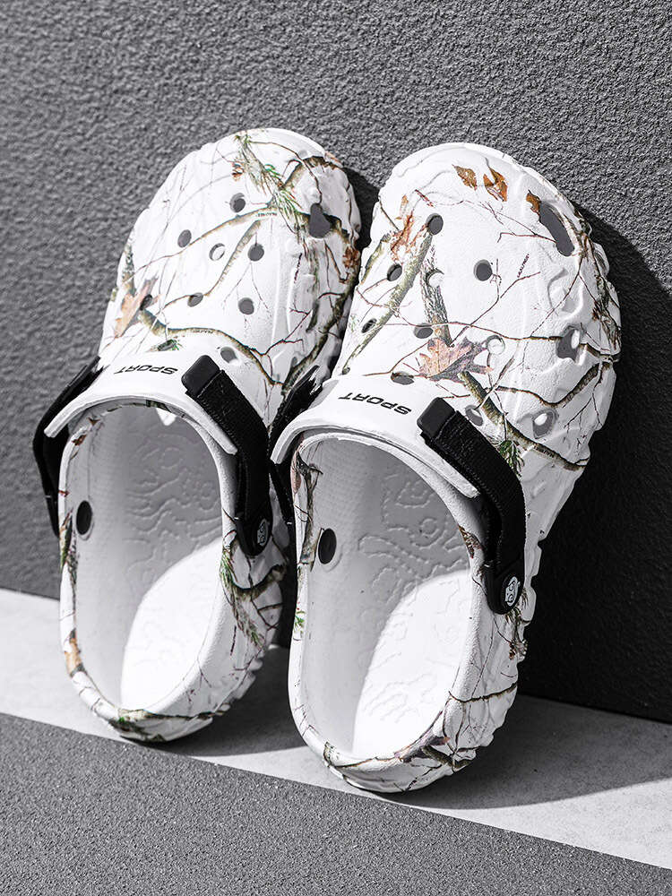 2024 Hole Shoes Men's Outer Wear Couple Slippers Large Size Breathable Non-slip New