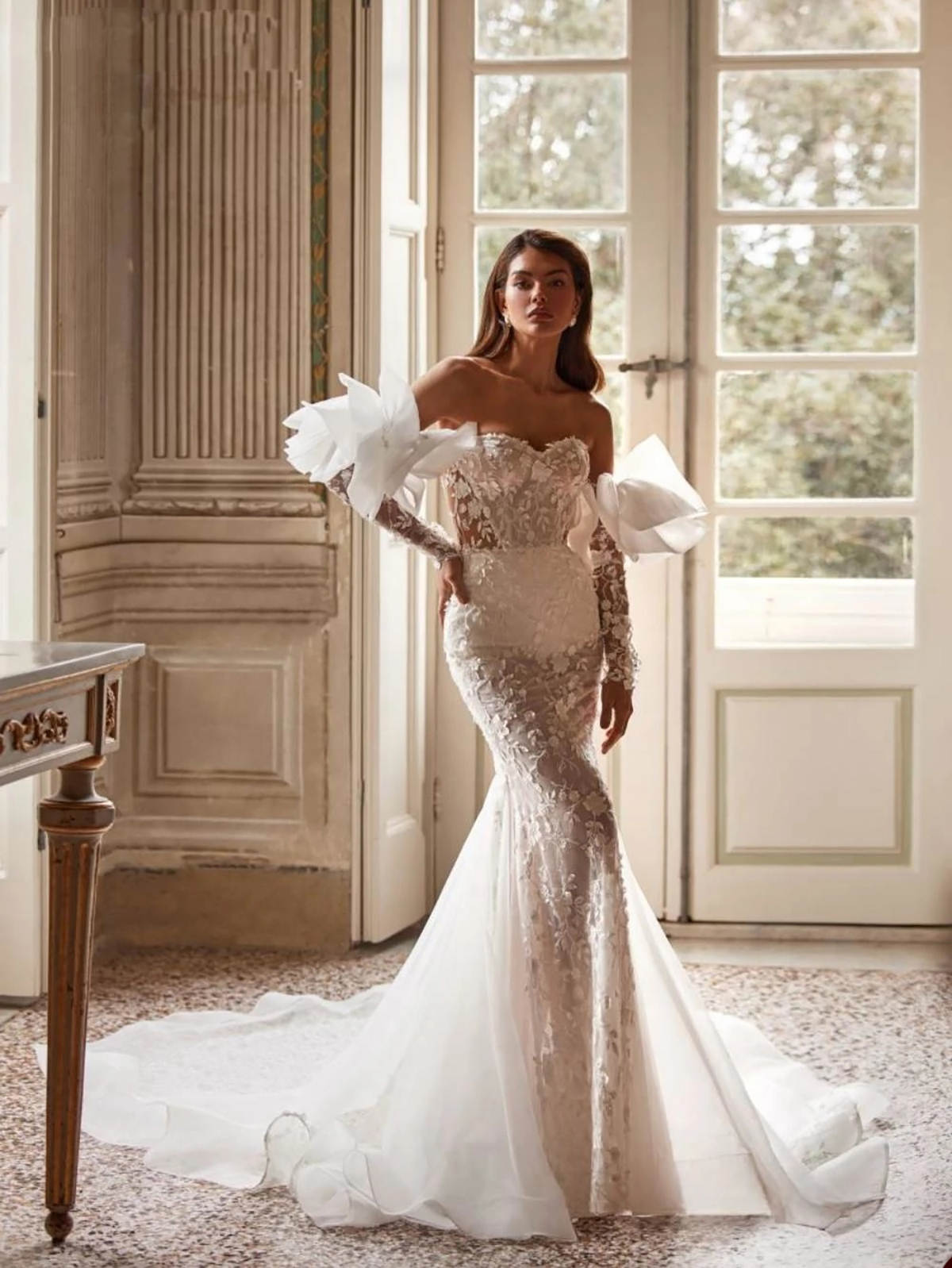 Simple Lace Wedding Gowns 3D Floral Appliques Strapless Bridal Dress See Through Custom Made Backless Sweep Train Vestido de novia