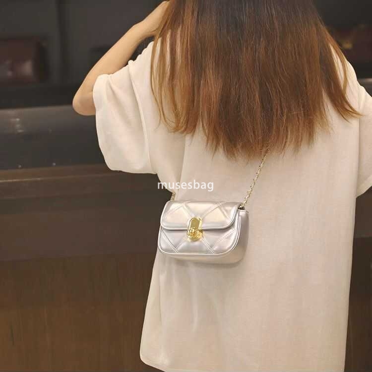 Hot selling trend small square bag new daily outfit simple and generous small bag for women fashionable diamond grid chain single shoulder crossbody b