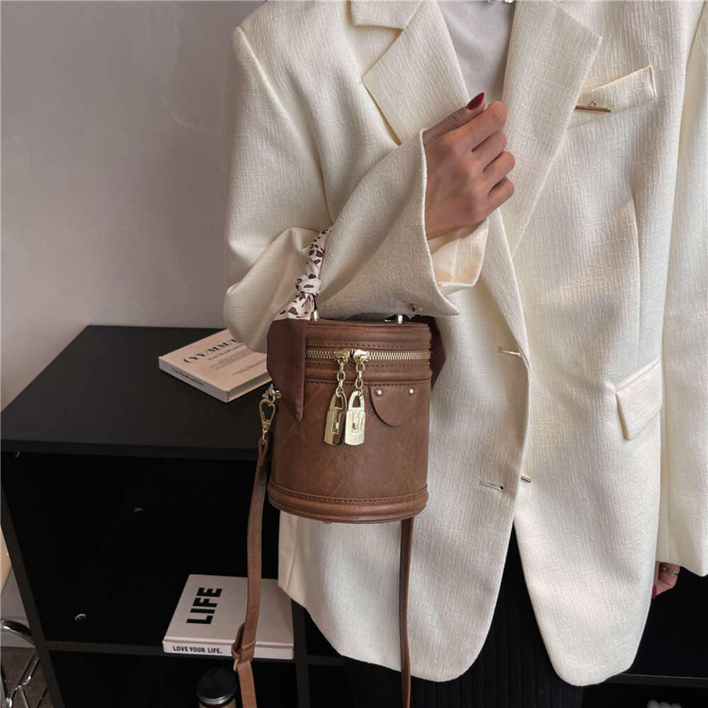 Free Shipping 2025S designer Toptrends Barrel Shape Mini Crossbody Bags For Women 2023 Trend Vintage Top Handle Shoulder Bag Bucket Ladies Handbags H6