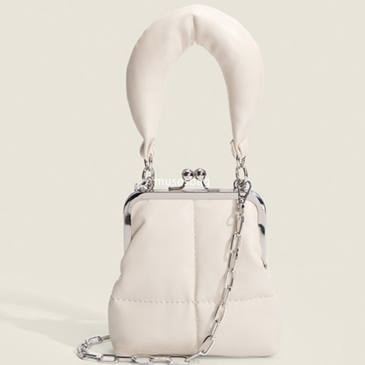 Daily wear urban minimalist women handbag women new crossbody handbag Korean niche design gold clip chain shoulder bag