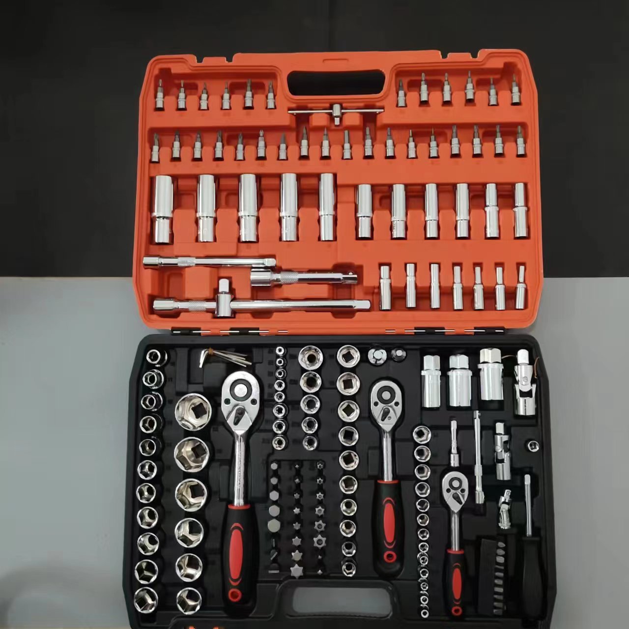 Multi-Functional 172pc Ratchet Wrench Socket Kit for Professional Auto Maintenance & DIY Household Use with Portable Toolbox