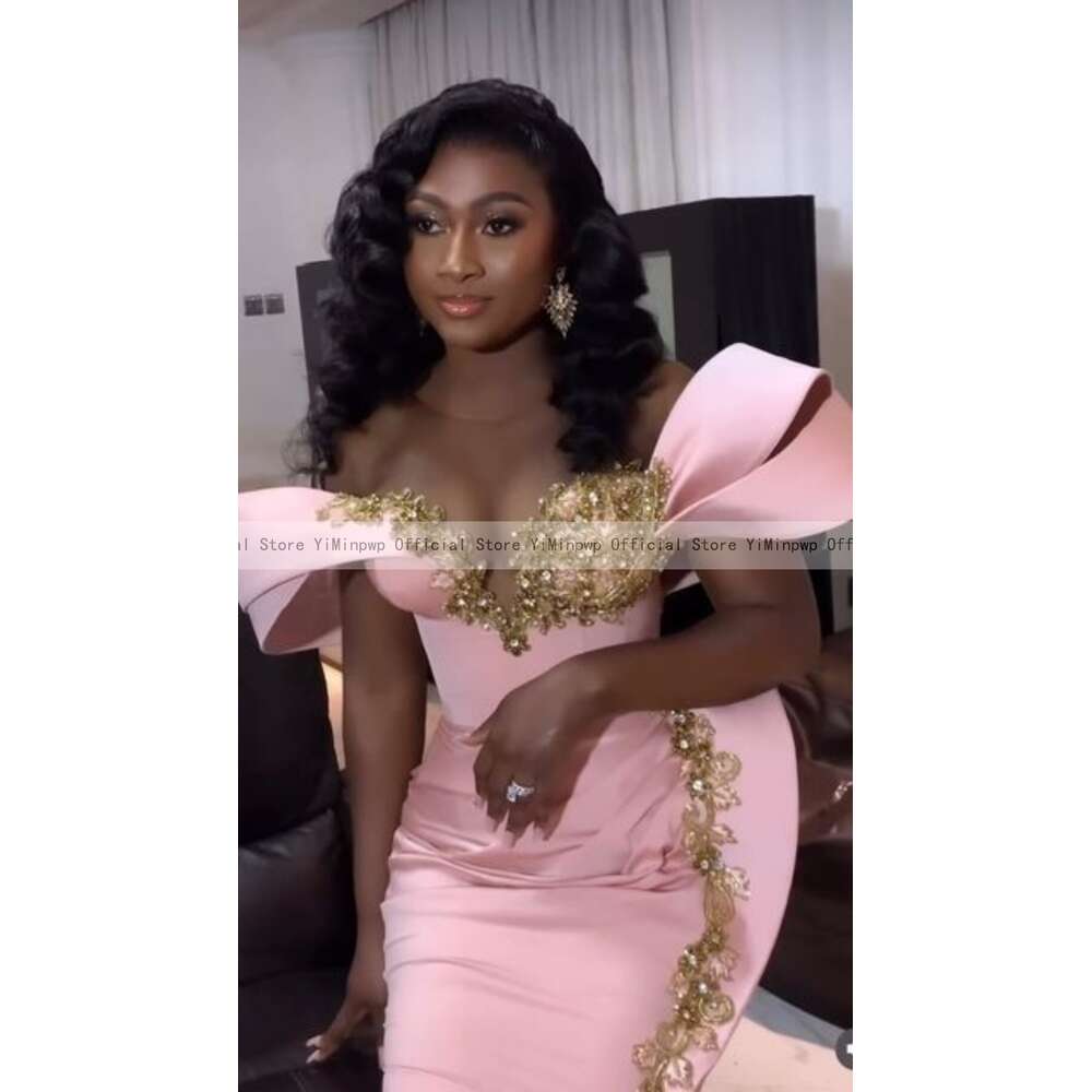 2023 New in Pink Mermaid Prom Dresses for Black Girl Sheer Neck Side Split Sweep Train Gold Appliques Women Formal Ocn Gown