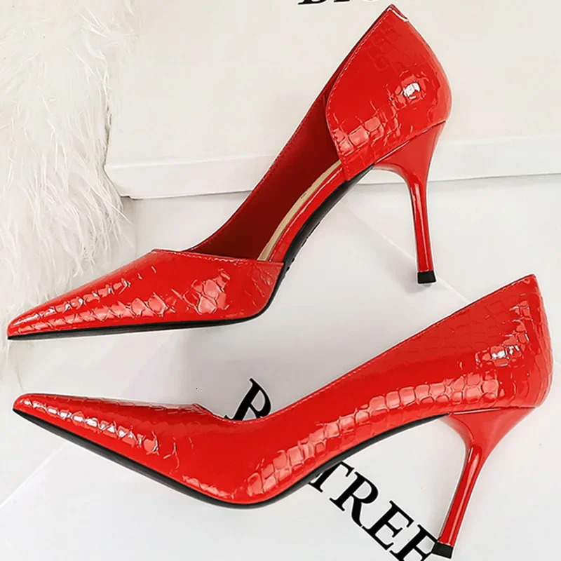 Elegant Women 8cm High Heels Pumps Pointed Toe Shallow Low Heels Lady Serpentine Patent Leather Wedding Evening Party Pink Shoes 240617