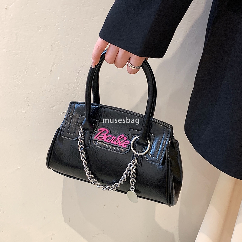 Women new fashionable and textured handbag niche crossbody bag black chain one shoulder portable motorcycle spicy girl bag for women