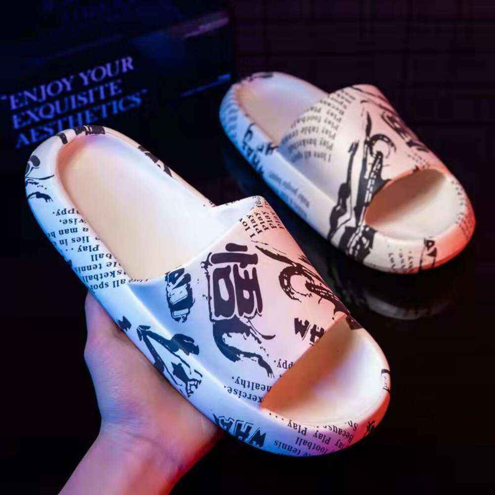 2023 White Printing Men's Sandals Casual Sport Shoes Light Weight Beach Slides Slippers for Women and Men