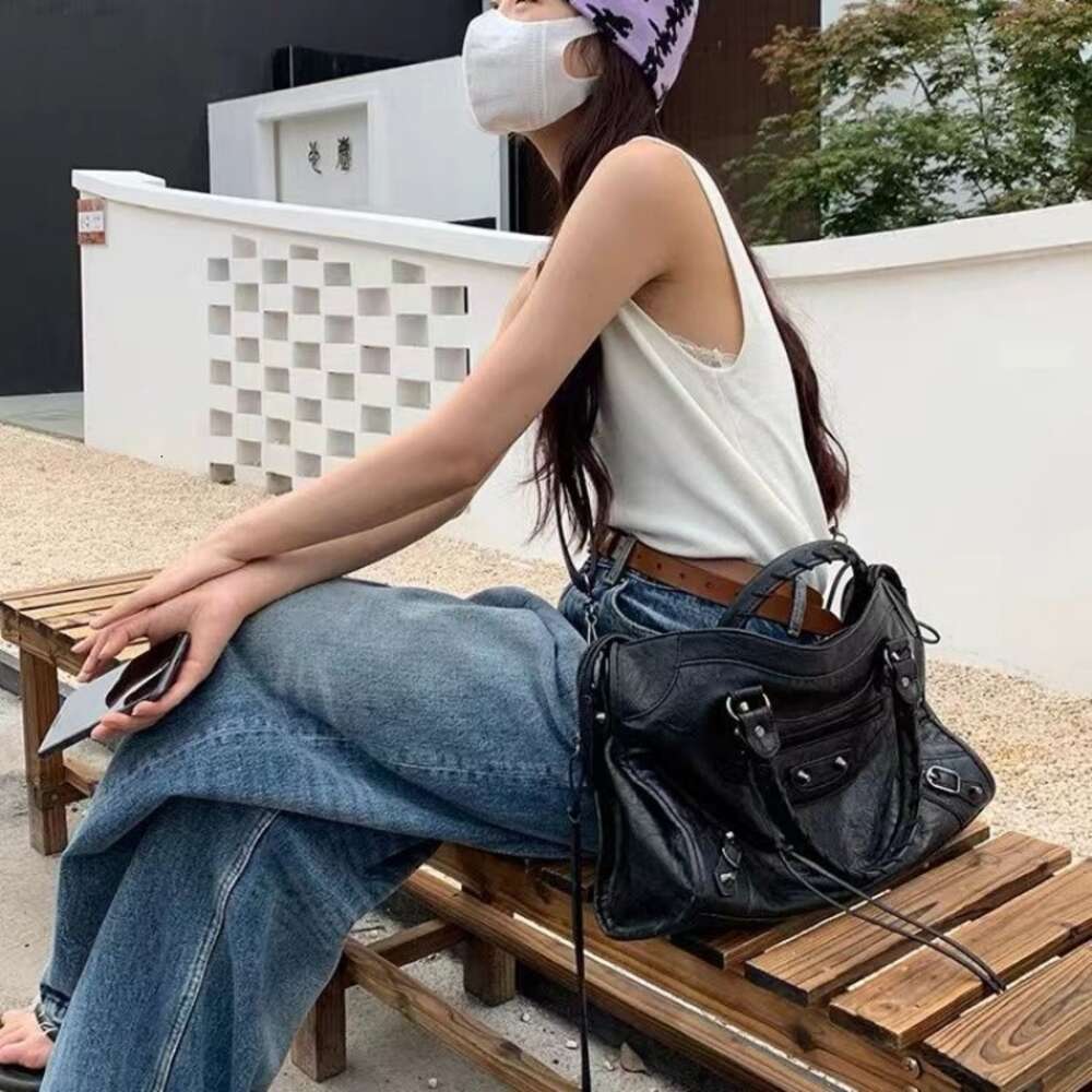 Capacity Large Shoulder Crossbody Tote Hundred Niche Rivet Motorcycle ABG Spice Girl Bag 98d1b