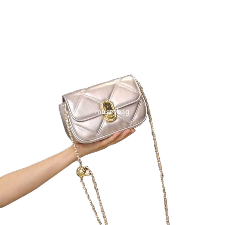 Hot selling trend small square bag new daily outfit simple and generous small bag for women fashionable diamond grid chain single shoulder crossbody b
