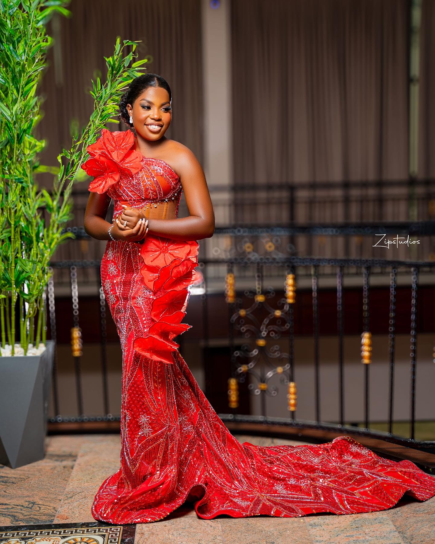 2024 Plus Size Mermaid Red Prom Dresses For Special Occasion Florals Crystals Sequined Evening Formal Party Second Reception Birthday Engagement Gowns