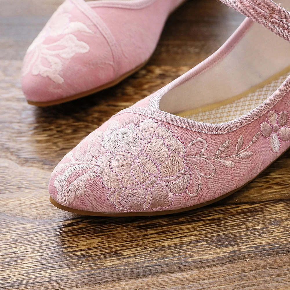 Veowalk Soft and Comfortable Womens Jacquard Cotton Dot Toe Mary Jane Apartment Retro Chinese Womens Embroidered Walking Shoes 240615