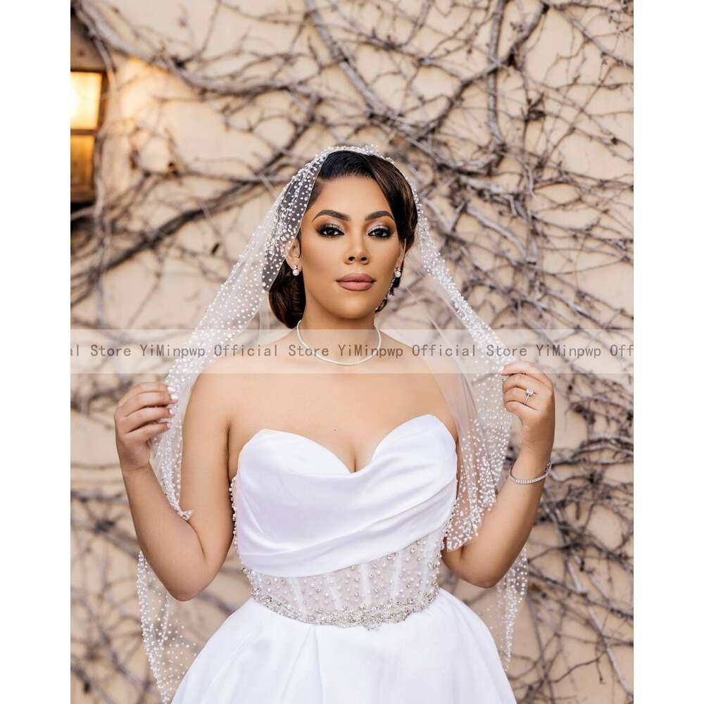 White Satin Wedding Dresses for Bride Sweet Heart Side Split A Line Sweep Train Beading Africa Garden Bridal Gown robes de marie