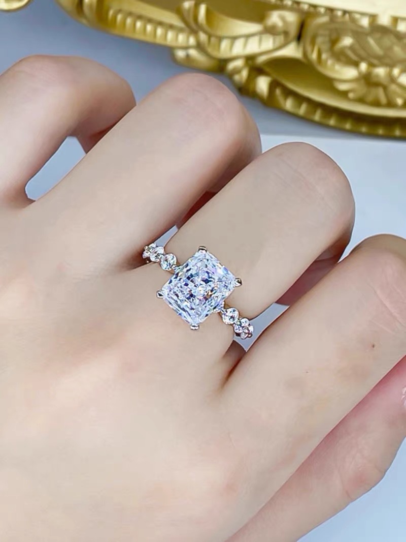Elegant Ins Top Sell Wedding Rings Luxury Jewelry 925 Sterling Silver Princess Cut White Designer Topaz CZ Diamond Party Eternity Women Bridal Ring Fo