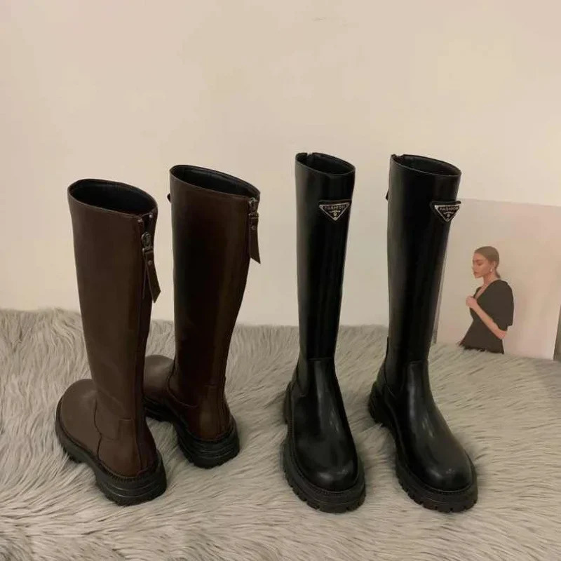 Fashionable Triangle Label Thick Heel Long Tube Womens Autumn/Winter Versatile Back Zipper Knight Boots 240918