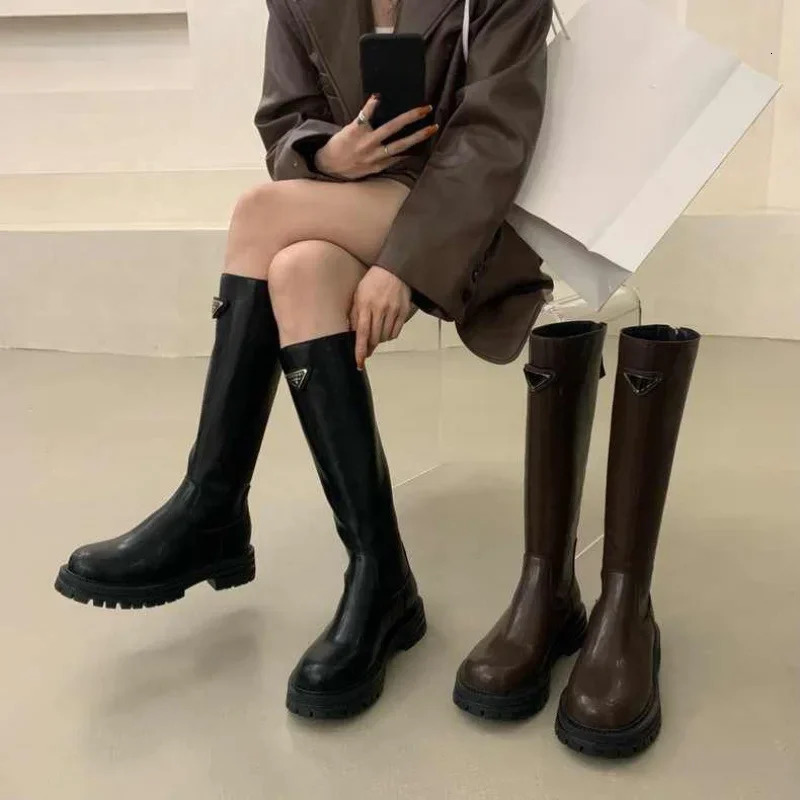 Fashionable Triangle Label Thick Heel Long Tube Womens Autumn/Winter Versatile Back Zipper Knight Boots 240918