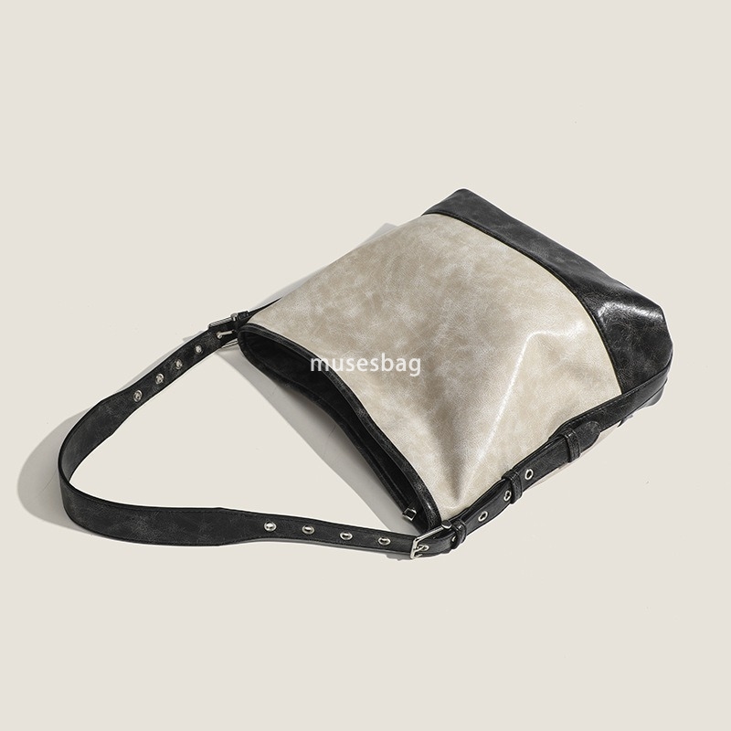 Designer women's high-quality niche retro simple and lightweight versatile fashion trend casual commuting large capacity single shoulder crossbod