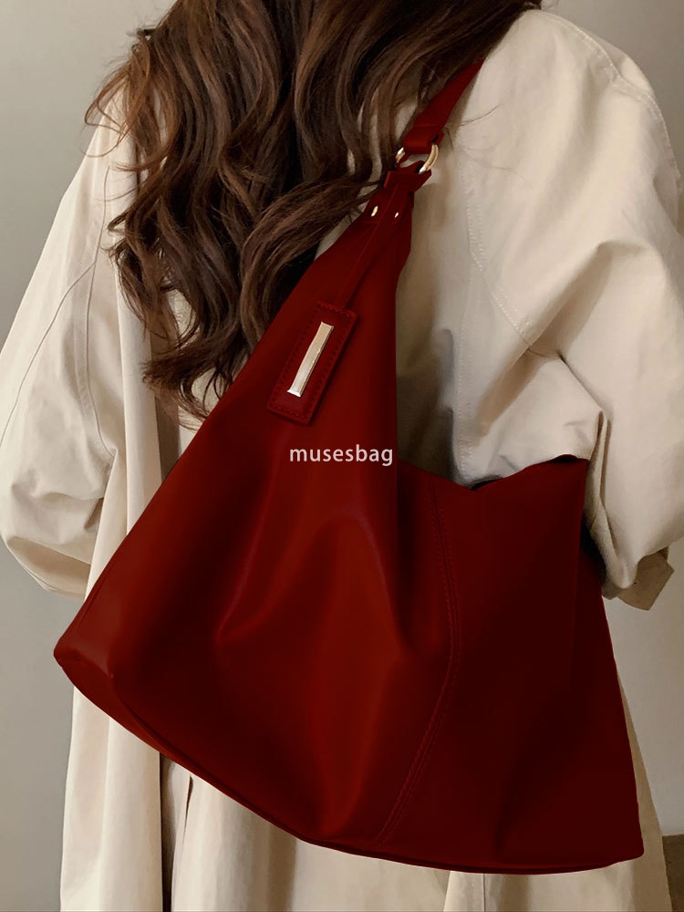High quality women's designer red bridal bag classic retro multifunctional large capacity tote bag high-end feeling westernized shoulder bag wedd