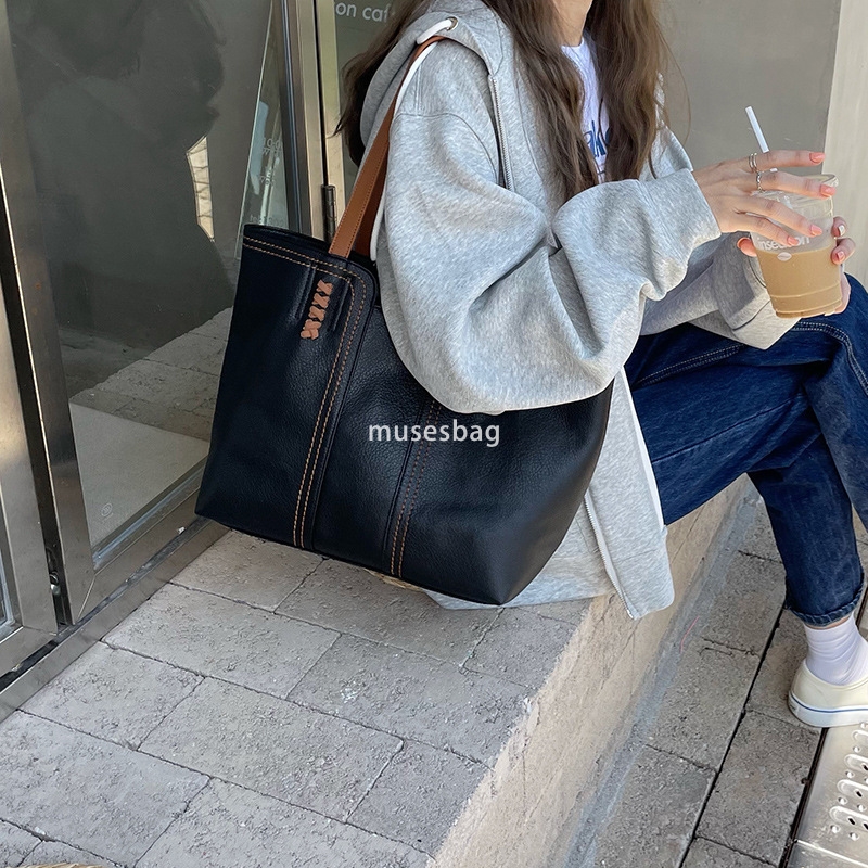 Designer Women's High Quality Classic Versatile Korean Fashion Simple Tote Bag Retro Large Capacity Commuting One Shoulder Handheld Large Bag