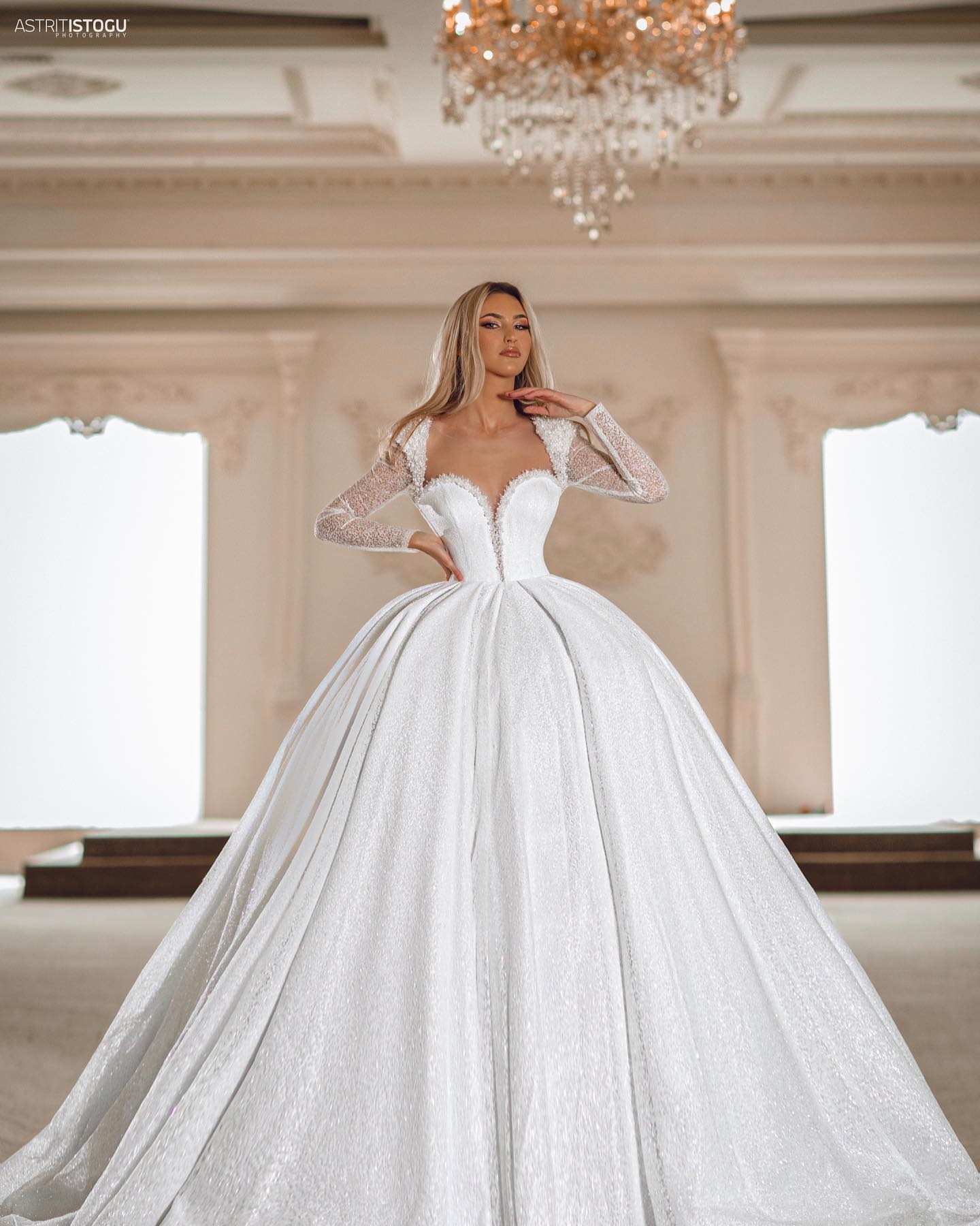 Vintage Shiny Tulle Beading Pearls Sweetheart Ball Gown Wedding Dress Delicate Luxury Bridal Gowns Adroned With Cap Sleeves