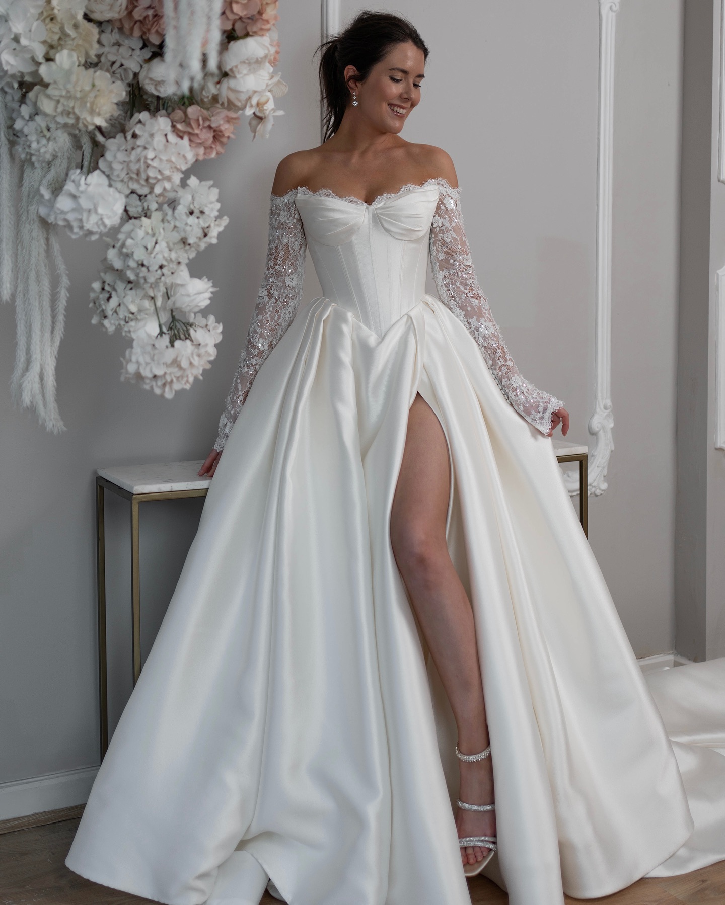 Gorgeous A e Dress for bride off shoulder lace long sleeves country Wedding Dresses backless vestidos de novia split ruffle satin bridal gowns mariage