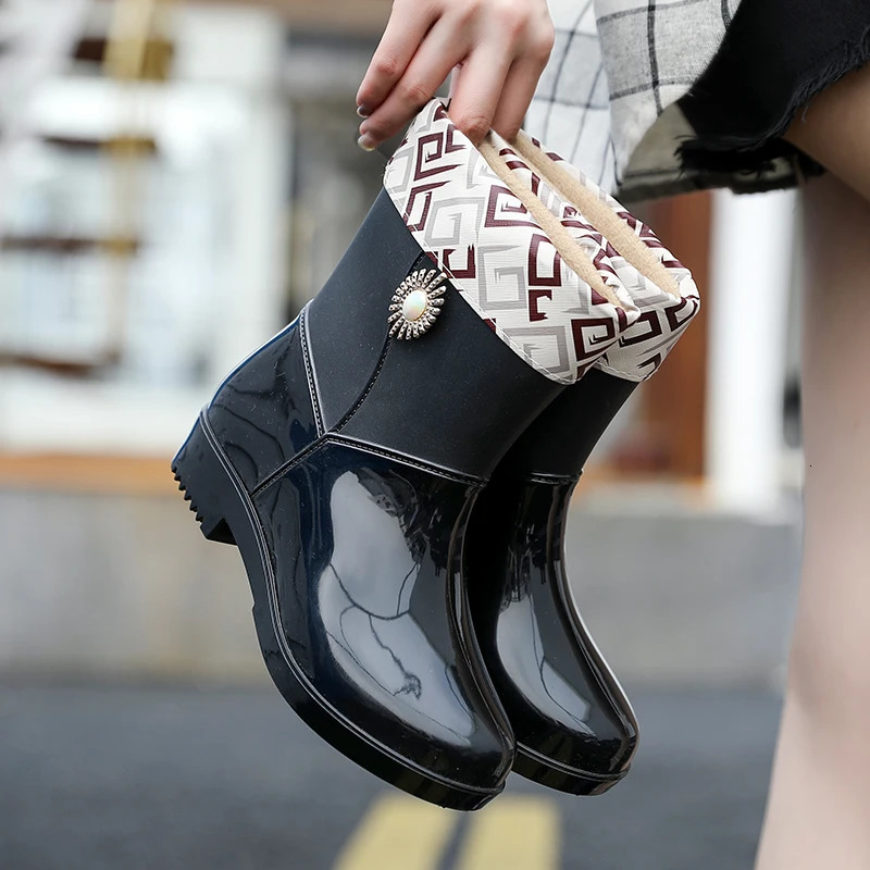 Fashion Rain Boots Womens Fashion Outdoor Waterproof Non-slip Kitchen Work Rubber Shoes Rain Boots Winter Mid-calf Style 240618