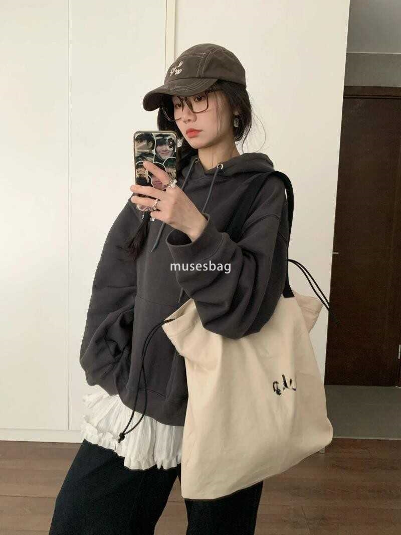 Korean women's high-quality and fashionable large looking tote bag with a lazy style and simple drawstring canvas shoulder bag universal bag for 