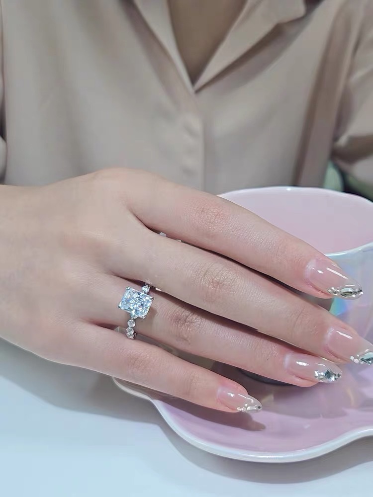 Elegant Ins Top Sell Wedding Rings Luxury Jewelry 925 Sterling Silver Princess Cut White Designer Topaz CZ Diamond Party Eternity Women Bridal Ring Fo