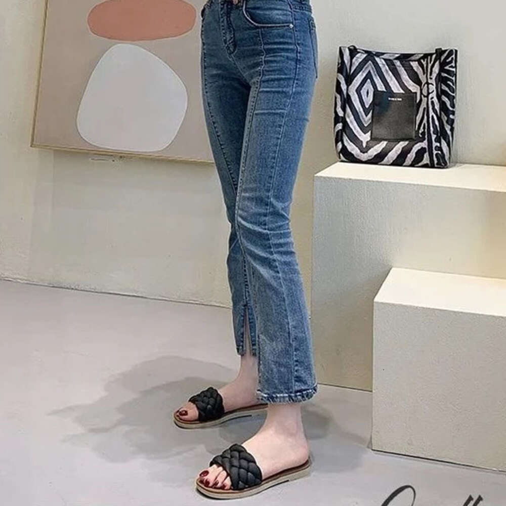New Styles Summer Fashion Leather Flat Sandals Non-slip Soft Bottom Comfortable Slippers for Women
