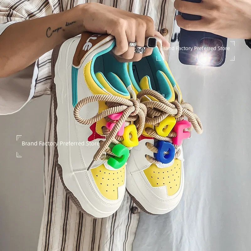 Sports shoes mens retro colored graffiti hip-hop punk skateboard shoes sports shoes couples gym outdoor sports and leisure shoes 240617