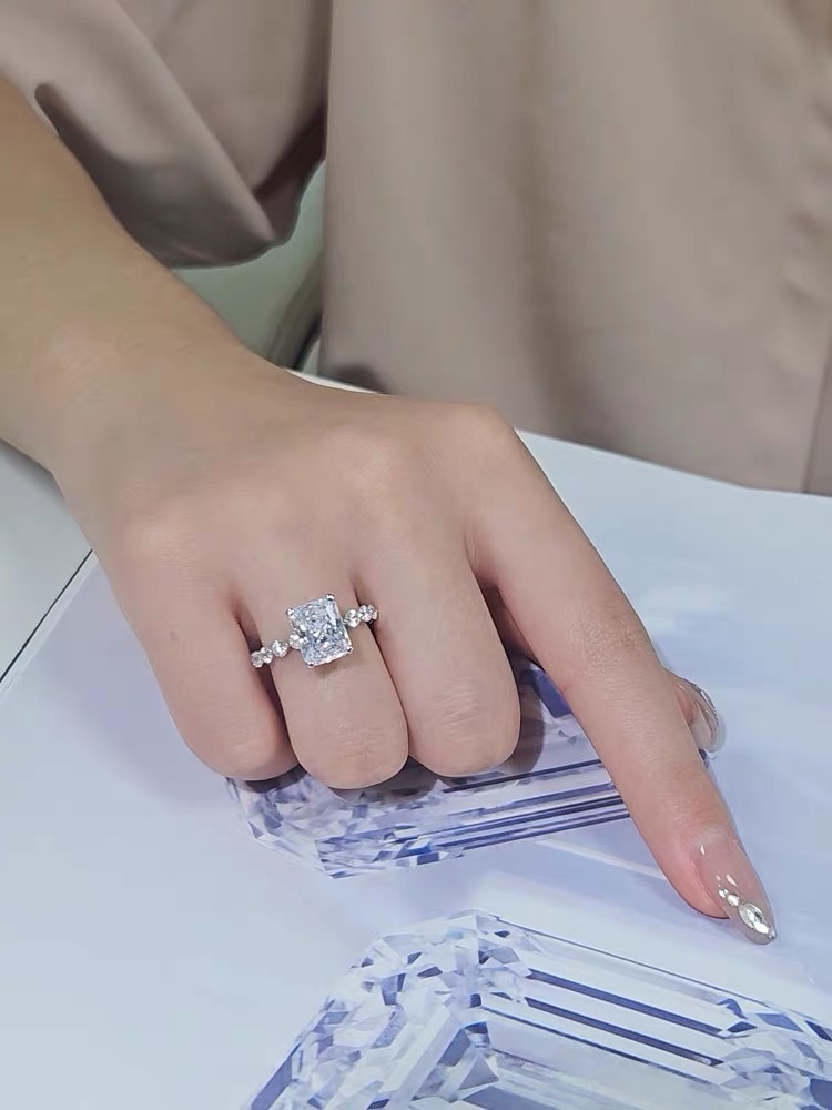 Elegant Ins Top Sell Wedding Rings Luxury Jewelry 925 Sterling Silver Princess Cut White Designer Topaz CZ Diamond Party Eternity Women Bridal Ring Fo