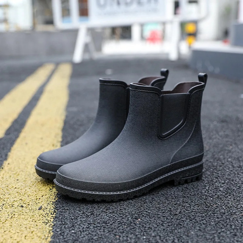 2024 Fishing Mens Short Tube Fishing Rain Boots Outdoor Rainy Waterproof Rubber Shoes Spring Comfortable Wading Water Boots 240618