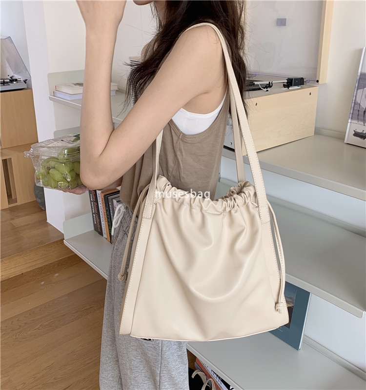 Fashionable Women's Designer Retro Practical Multi functional Summer Simple and Lightweight Versatile One Shoulder Drawstring Tote Bag with Large
