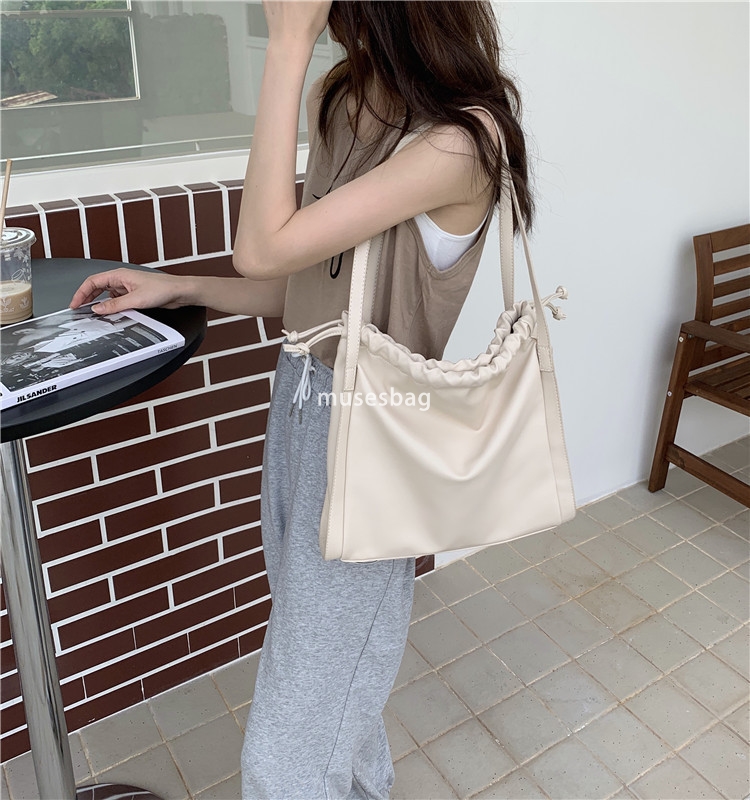 Fashionable Women's Designer Retro Practical Multi functional Summer Simple and Lightweight Versatile One Shoulder Drawstring Tote Bag with Large