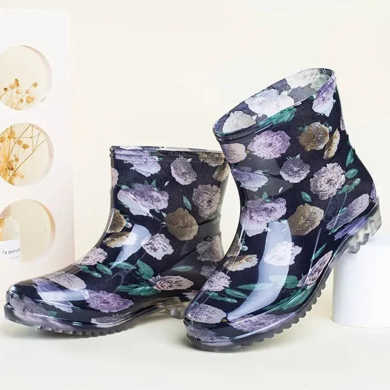 Ladies Waterproof and Non-slip Kitchen Work Rubber Shoes Fashionable PVC Material Short Tube Rain Boots Waterproof 240618