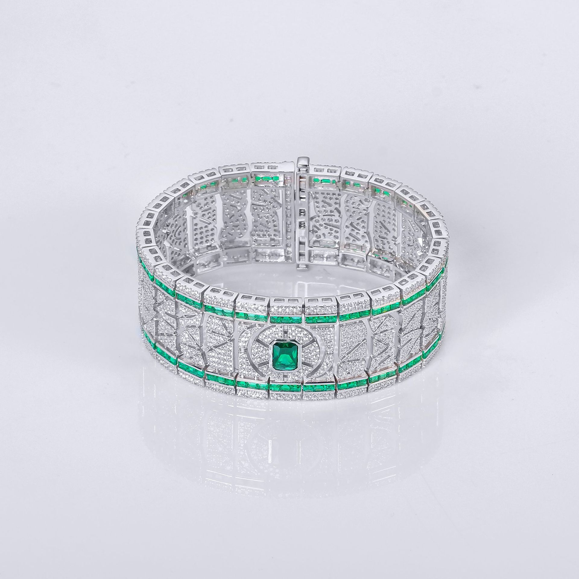 2024 Sterg Sier Emerald Moissanite Bracelet: Exquisite Handmade Wedding Jewelry