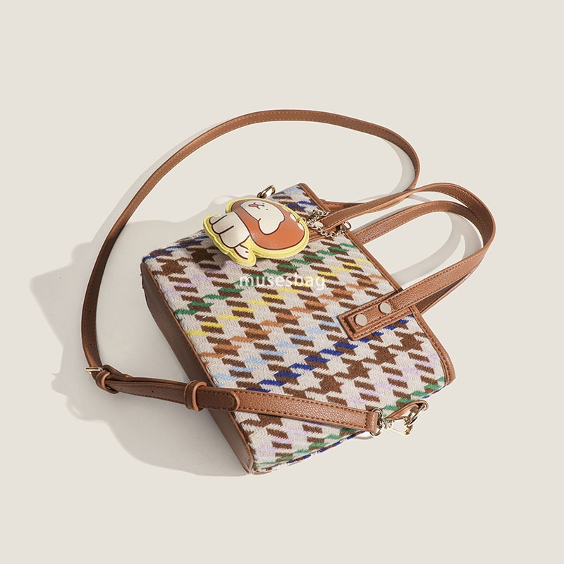 High quality women's designer classic fashion multifunctional PU crossbody bag with grid pattern portable vegetable basket simple and lightweight