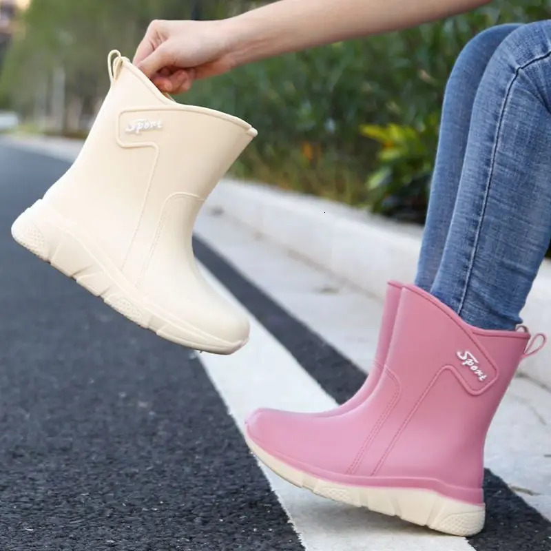 Fashion mid-calf womens rain boots adult rubber boots kitchen waterproof anti-slip cotton warm rain boots for all seasons 240618