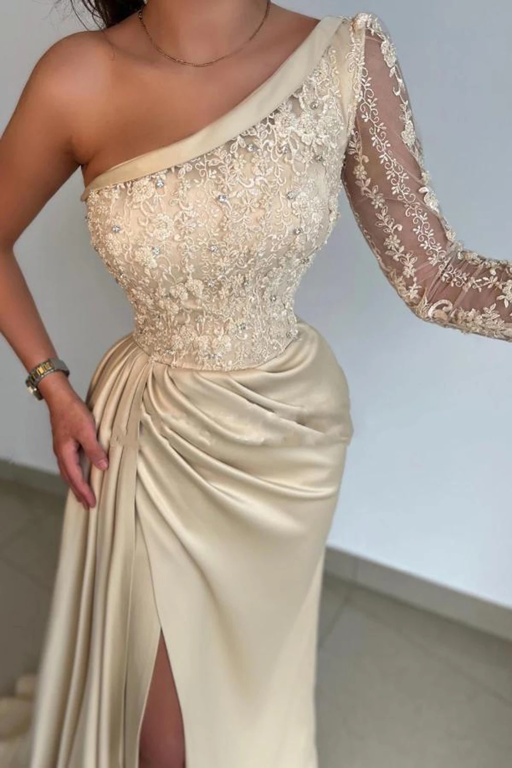 Vintage Mermaid Evening Dresses One Shoulder Long Sleeves Gown Appliques Beaded Split Side Sweep Train Prom Party Dress Custom Made