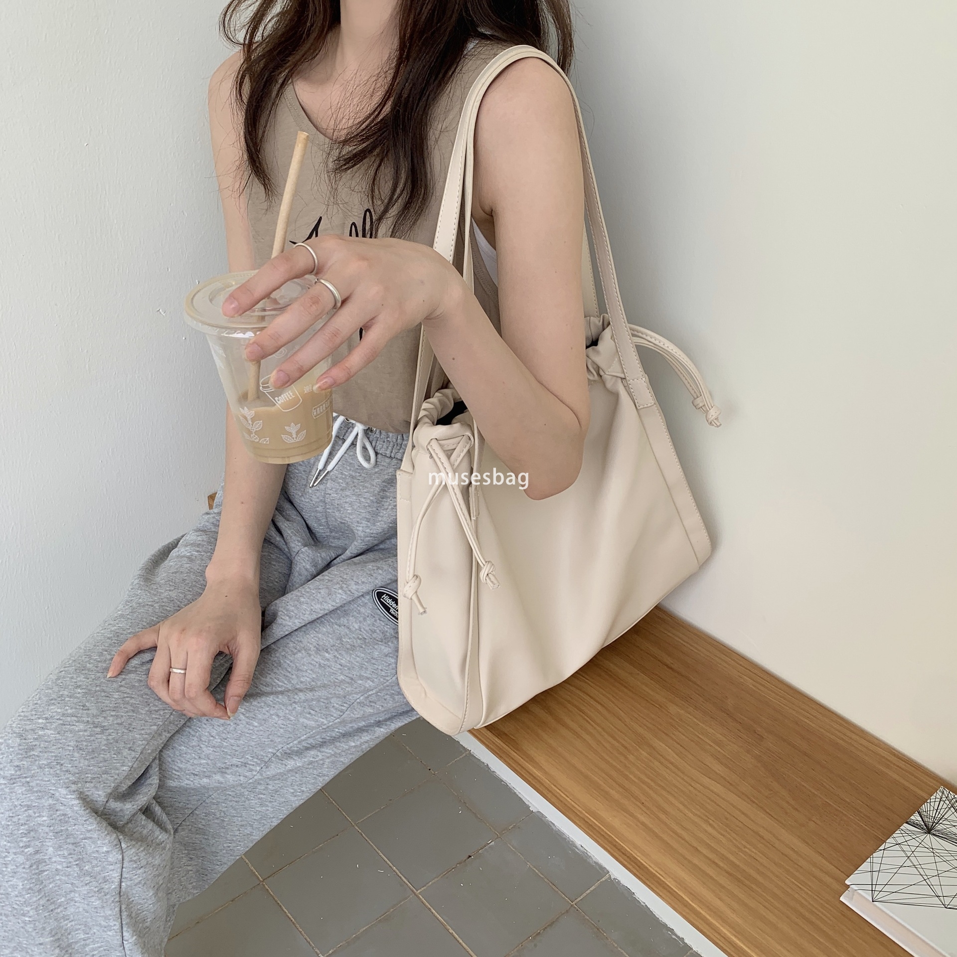 Fashionable Women's Designer Retro Practical Multi functional Summer Simple and Lightweight Versatile One Shoulder Drawstring Tote Bag with Large