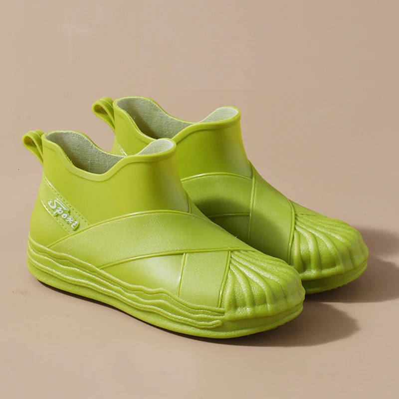 Short Fashion Rainshoes Womens Anti slip Summer Adult Thick Sole Durable Rubber Shoes Outdoor Waterproof Shoes on Rain 240618