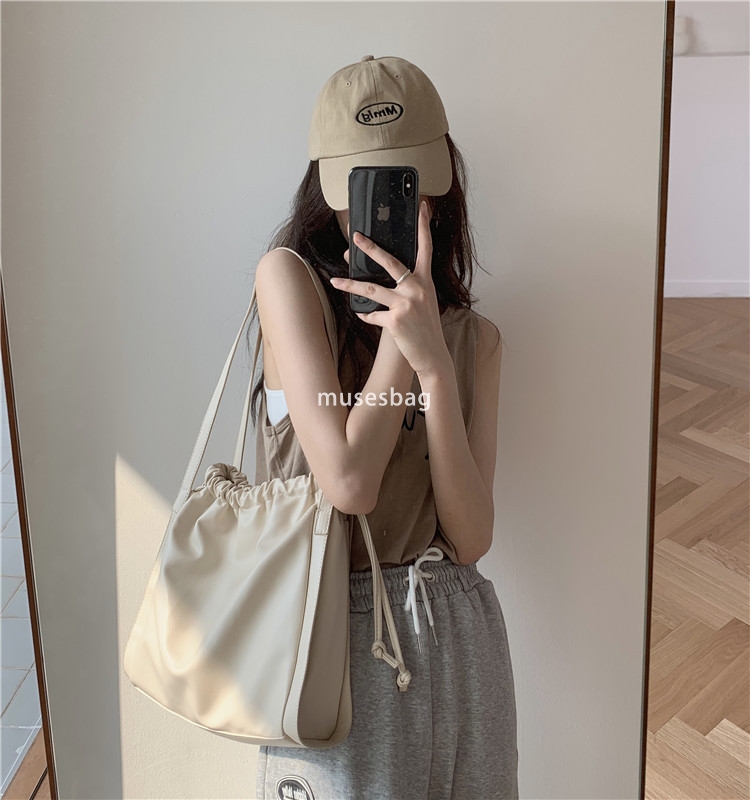 Fashionable Women's Designer Retro Practical Multi functional Summer Simple and Lightweight Versatile One Shoulder Drawstring Tote Bag with Large