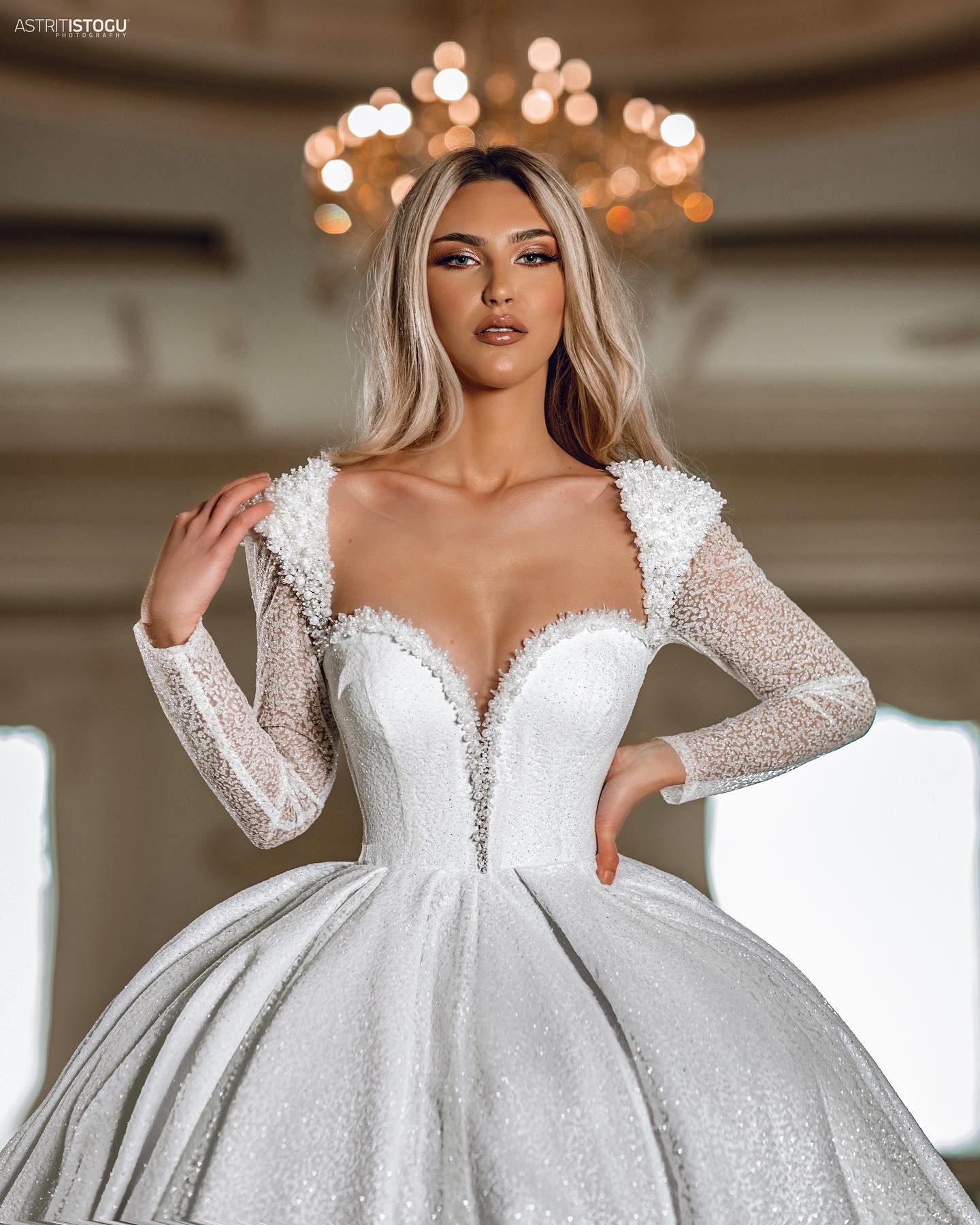 Vintage Shiny Tulle Beading Pearls Sweetheart Ball Gown Wedding Dress Delicate Luxury Bridal Gowns Adroned With Cap Sleeves