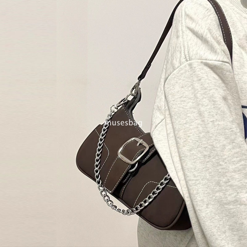 Unique and high-end underarm bag popular for women in spring and summer Versatile and versatile with one shoulder and diagonal cross frosted chain