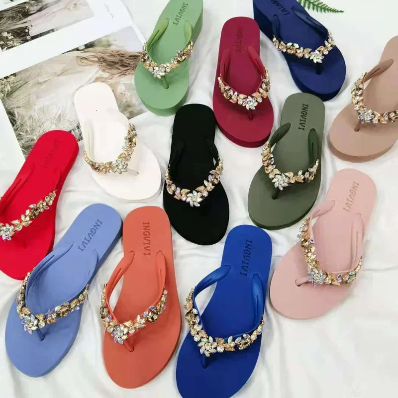 Slippers Women Glitter Flip Flops Summer Fashion Outdoor Rhinestone Chain Wedge Beach Slippers Jelly Hawaiian Flat Sandals 240618