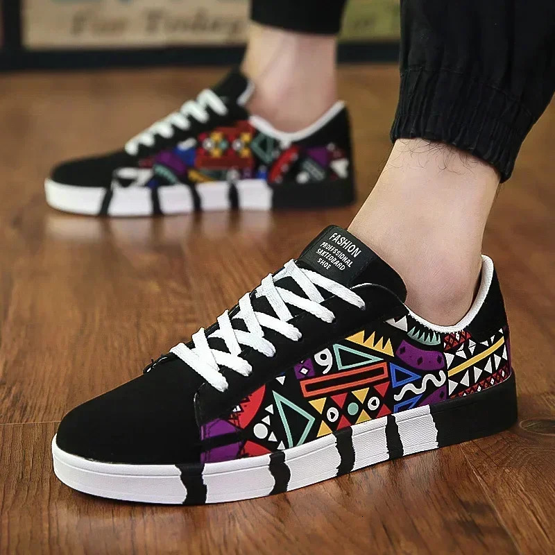 Graffiti canvas mens shoes outdoor mens shoes casual shoes printed fashionable flat vulcanized shoes mens zapatillas hombre 240617